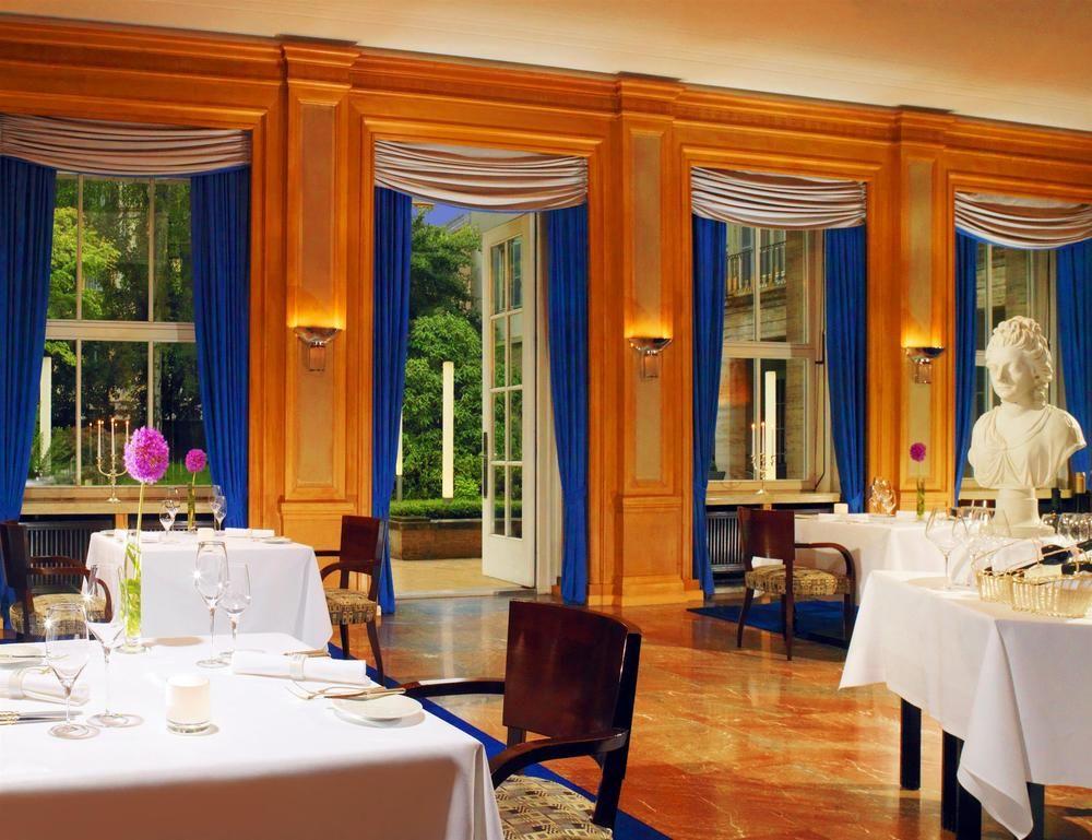 Hotel Elephant Weimar, Autograph Collection Bagian luar foto The restaurant
