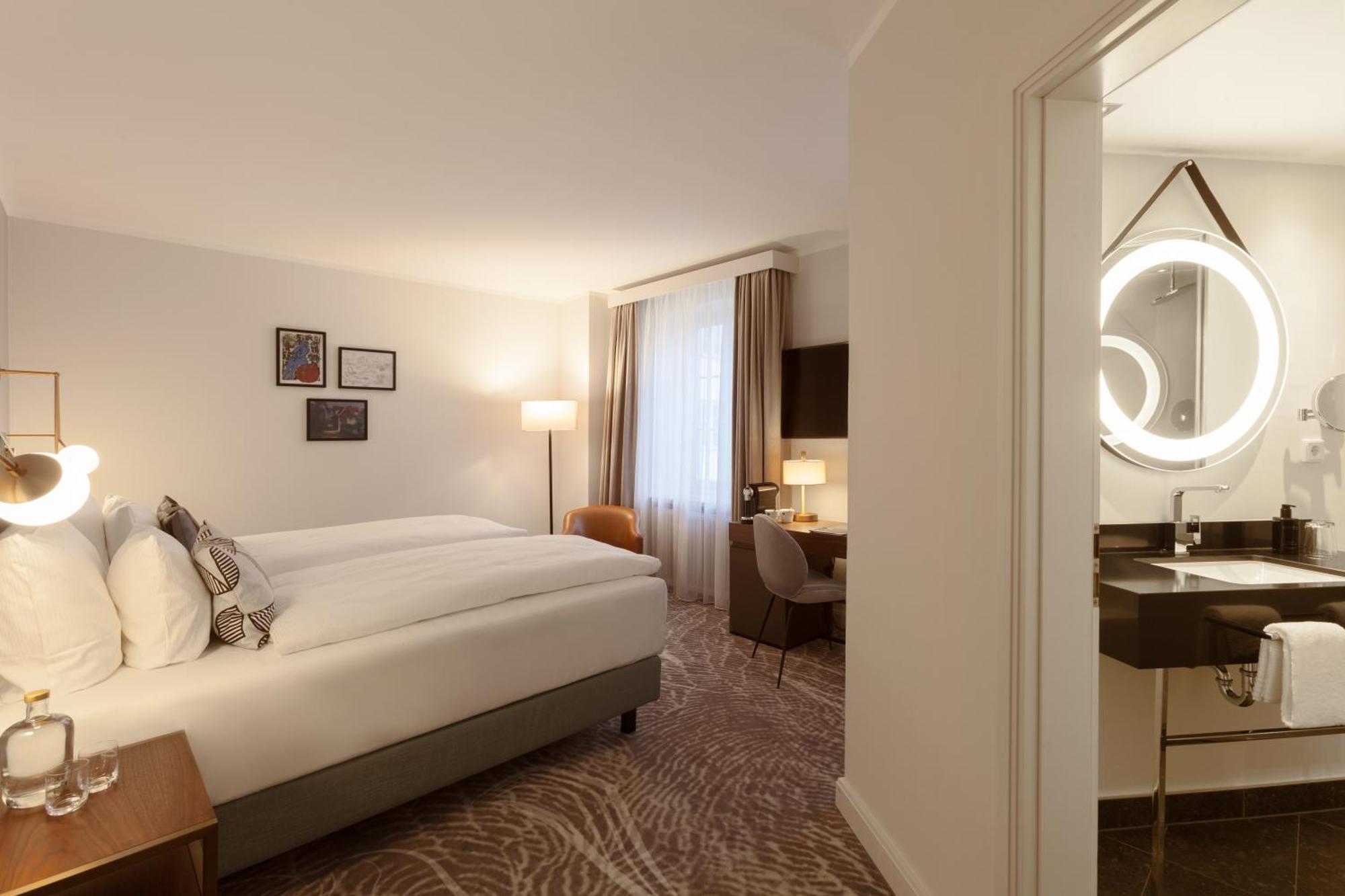 Hotel Elephant Weimar, Autograph Collection Bagian luar foto A room at the Hotel de la Ville