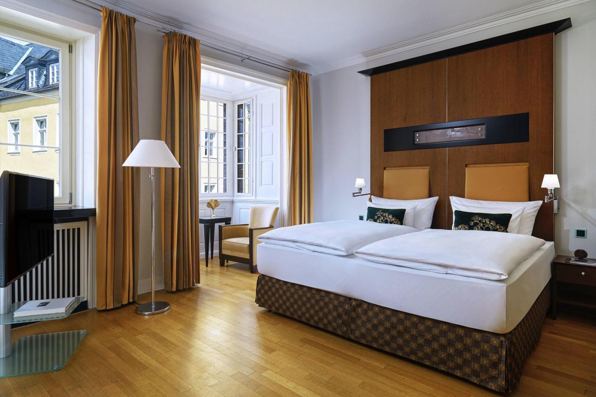Hotel Elephant Weimar, Autograph Collection Bagian luar foto A room at the hotel
