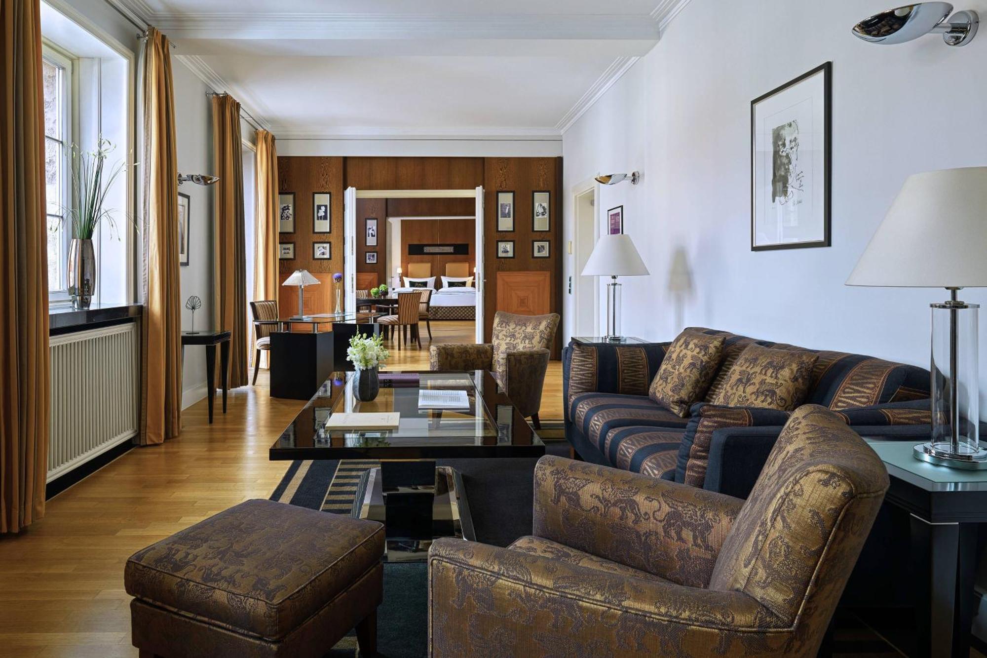 Hotel Elephant Weimar, Autograph Collection Bagian luar foto A suite at the Mandarin Oriental, Munich