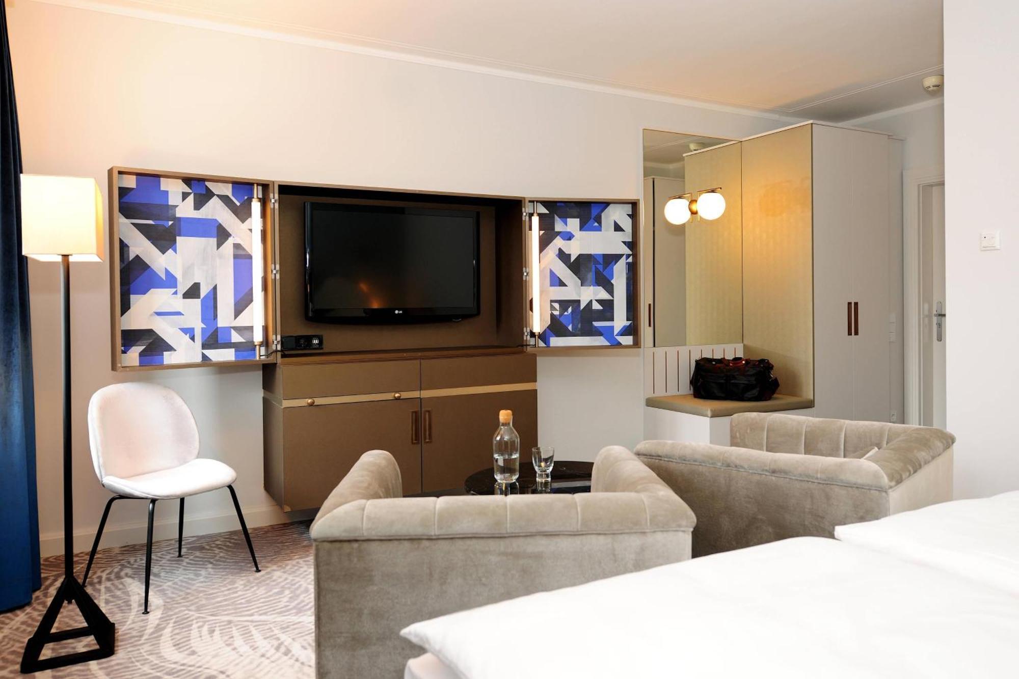Hotel Elephant Weimar, Autograph Collection Bagian luar foto A suite at the hotel