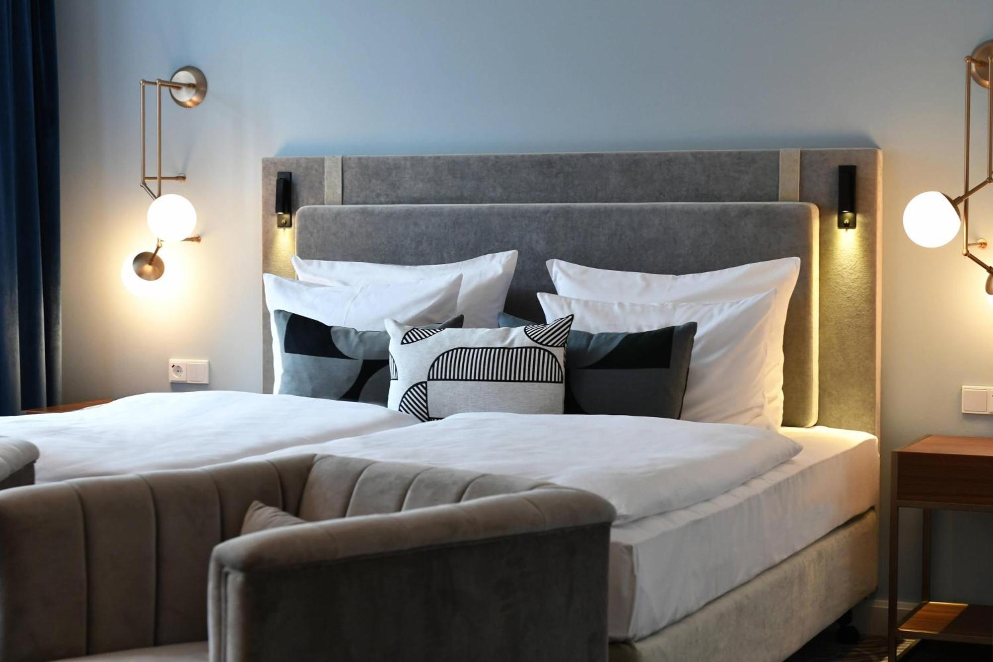 Hotel Elephant Weimar, Autograph Collection Bagian luar foto A bedroom at the hotel