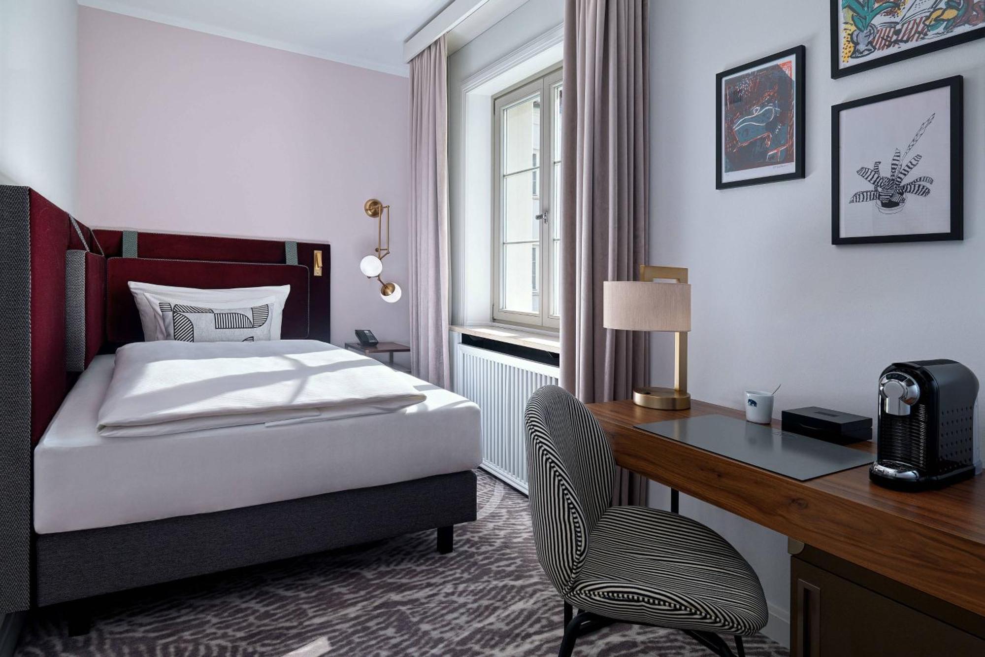 Hotel Elephant Weimar, Autograph Collection Bagian luar foto A room at the Hotel Axelmannstein