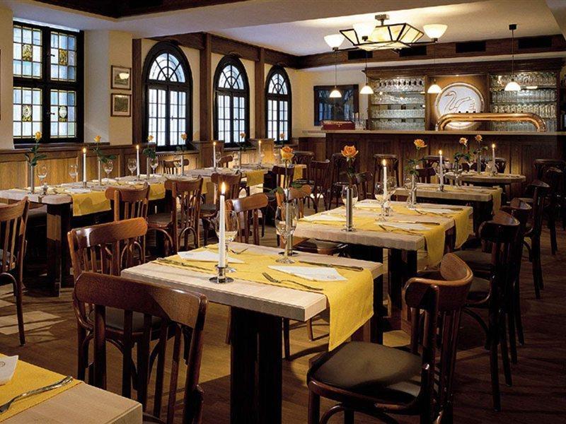 Hotel Elephant Weimar, Autograph Collection Bagian luar foto Restaurant interior