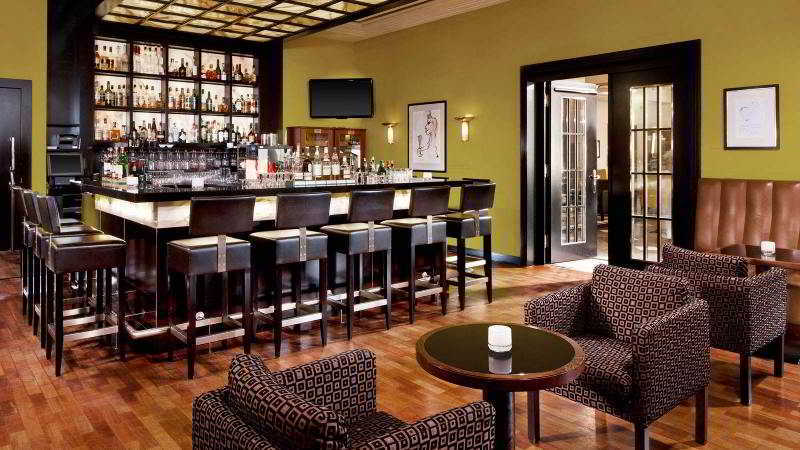 Hotel Elephant Weimar, Autograph Collection Bagian luar foto The bar at the Westin