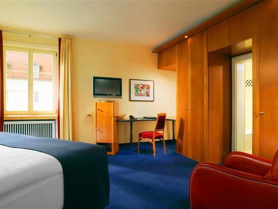 Hotel Elephant Weimar, Autograph Collection Bagian luar foto A typical room at the hotel