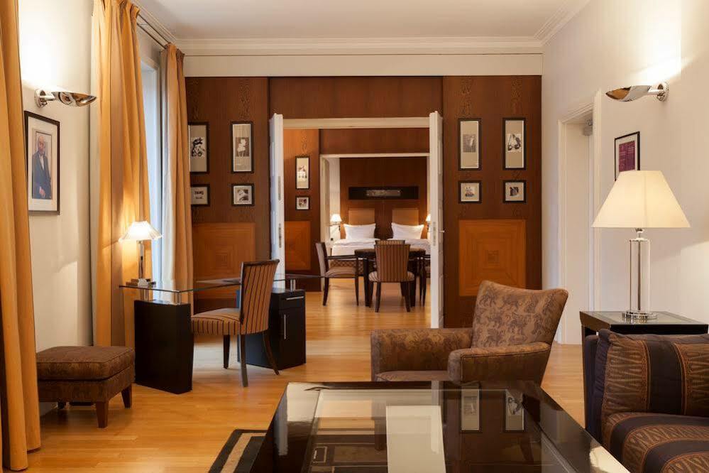 Hotel Elephant Weimar, Autograph Collection Bagian luar foto Suite at the Hotel de Crillon